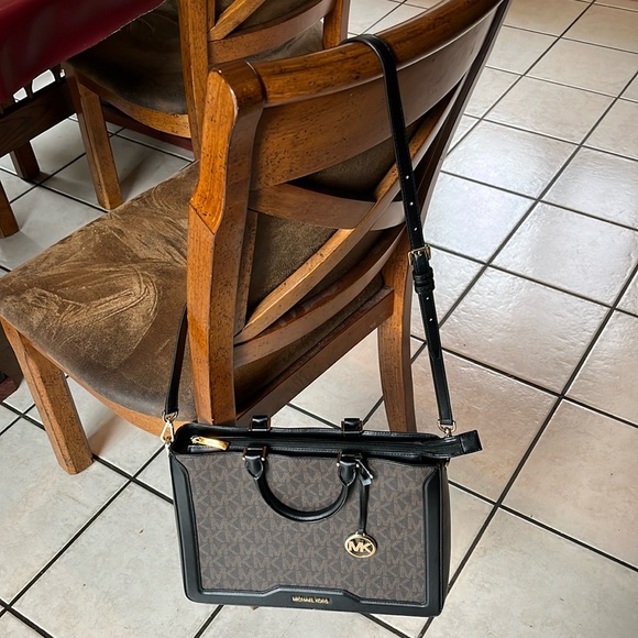 Michael Kors bag - Picture 3 of 12